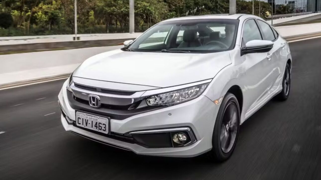Civic Touring 1.5 turbo: versión más equipada de la 10ª generación, con motor turbo de 173 cv y ítems de lujo (Imagen: divulgação)