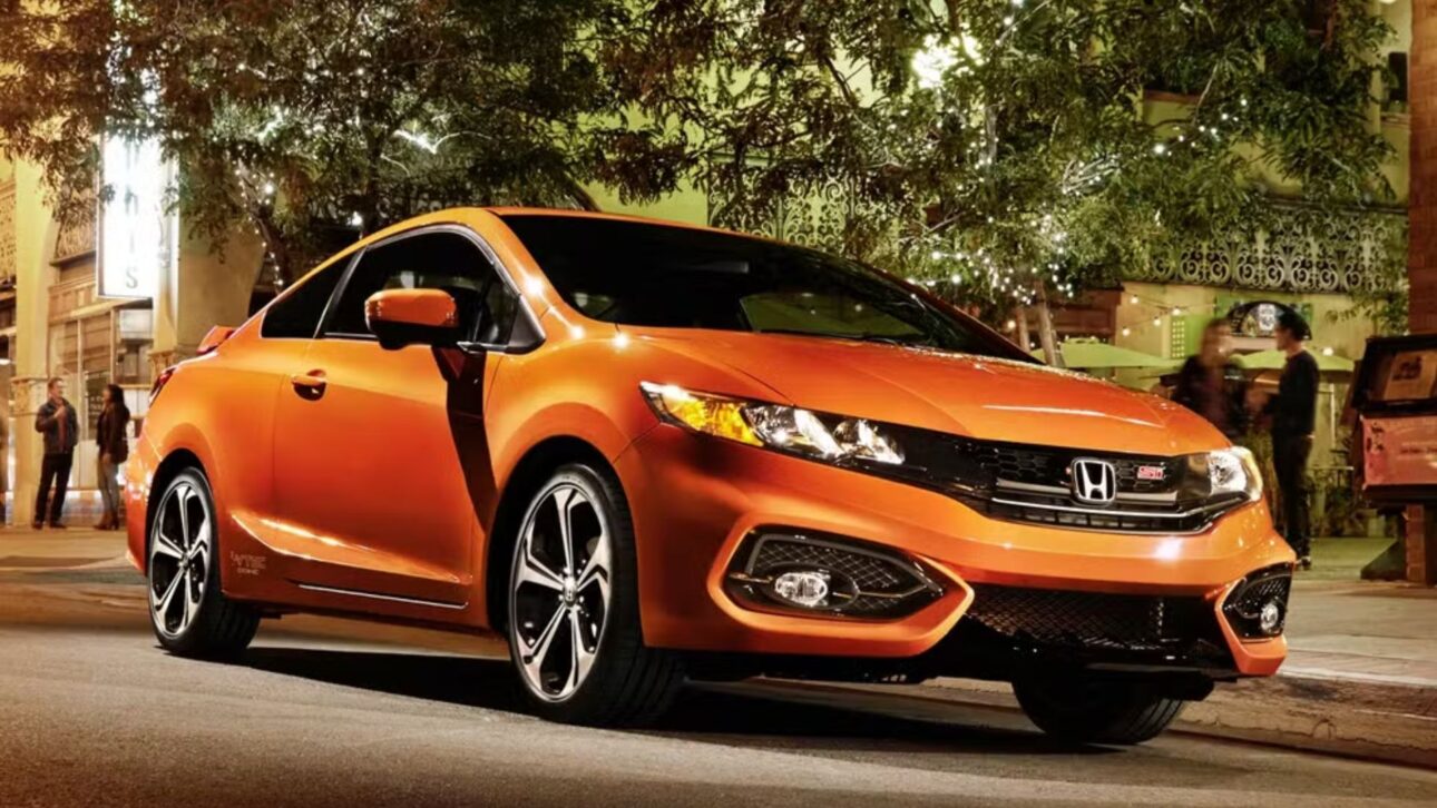 Civic Si coupé 2.4: modelo deportivo importado de Canadá con 206 cv y cambio manual exclusivo (Imagen: divulgação)