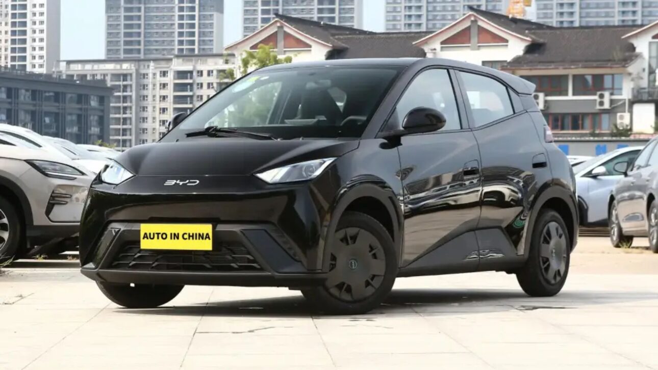Precio bajo del BYD Dolphin Mini llama atención, pero valor solo se aplica a China; vea detalles del Seagull, autonomía, versiones y expansión global.