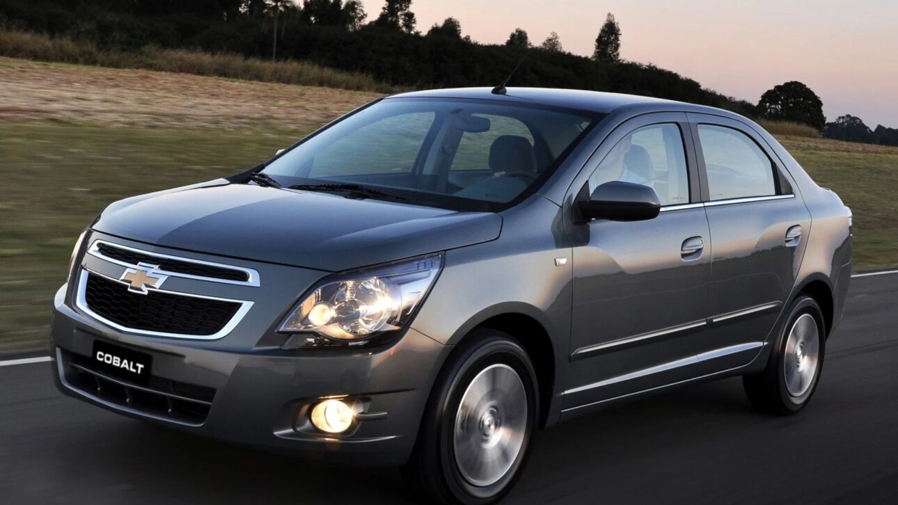 Chevrolet Cobalt 1.8 automático destaca por el espacio interno y cambio de seis marchas, fuerte alternativa entre usados hasta 50 mil. (Imagen: Divulgación/Chevrolet)