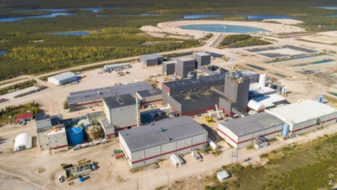 La historia del uranio revela cómo un mineral oscuro impulsó descubrimientos científicos, energía nuclear, avances médicos y grandes cambios tecnológicos.