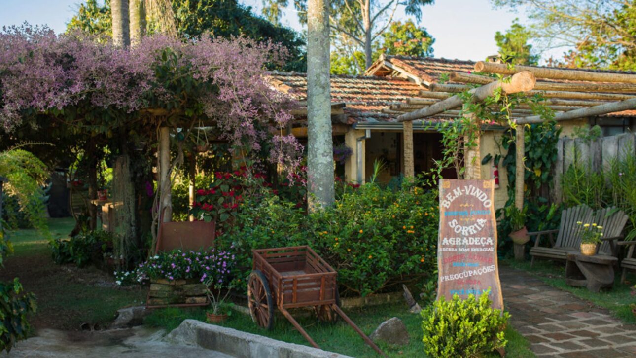 Descubre Espírito Santo do Pinhal, la Capital del Café, con clima de sierra, fincas históricas, cafés especiales y experiencias rurales únicas.