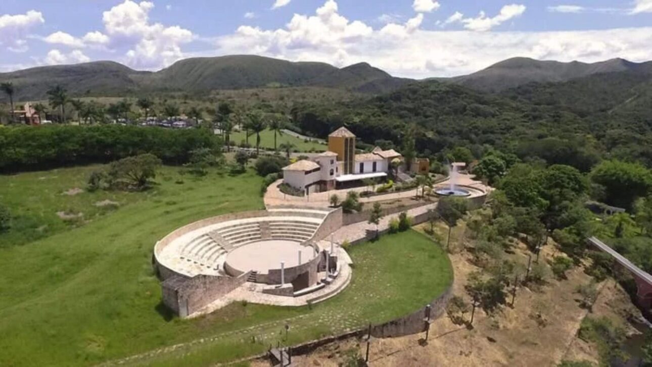 Lavras combina universidad fuerte, cafés premiados y calidad de vida en el Sur de Minas, atrayendo estudiantes, familias y visitantes todo el año.