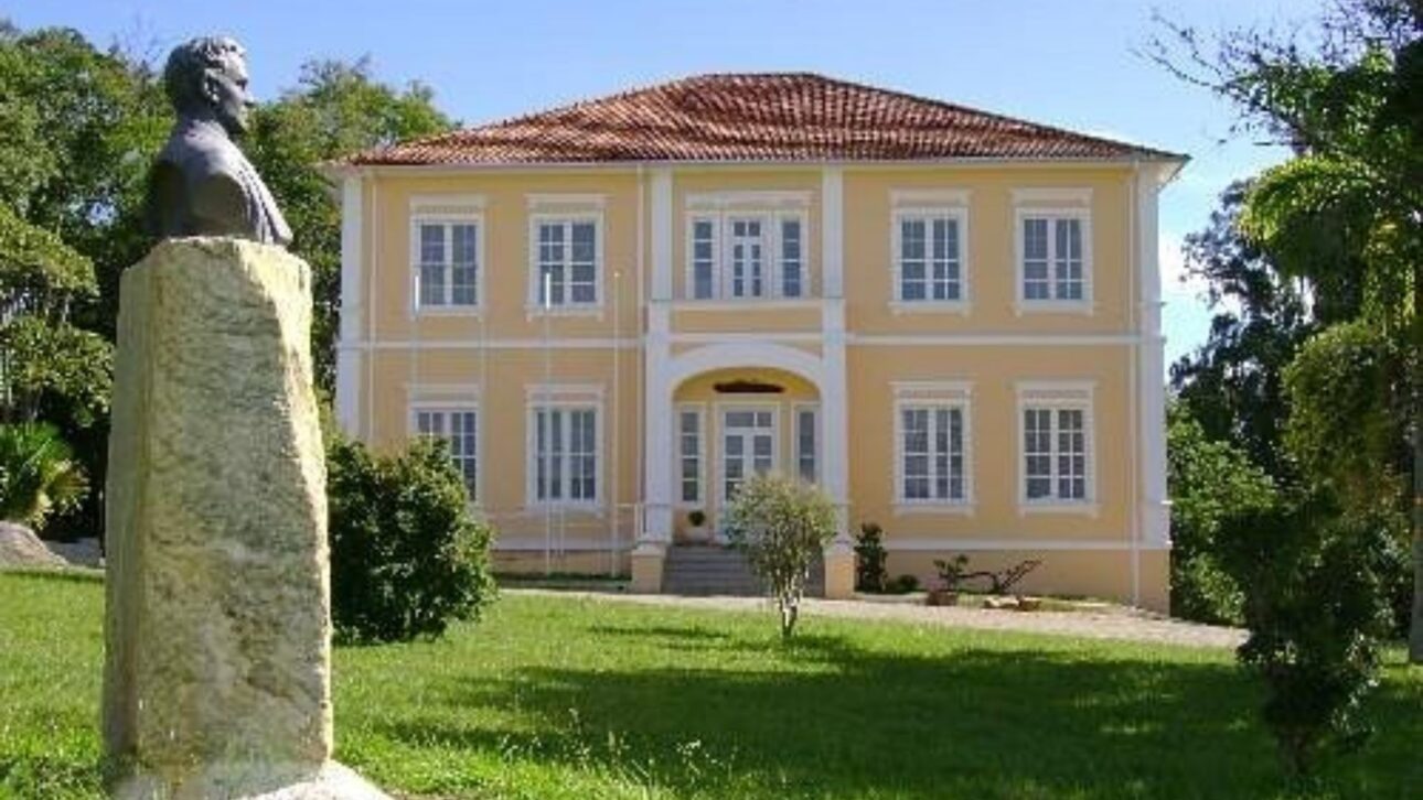 Lavras combina universidad fuerte, cafés premiados y calidad de vida en el Sur de Minas, atrayendo estudiantes, familias y visitantes todo el año.