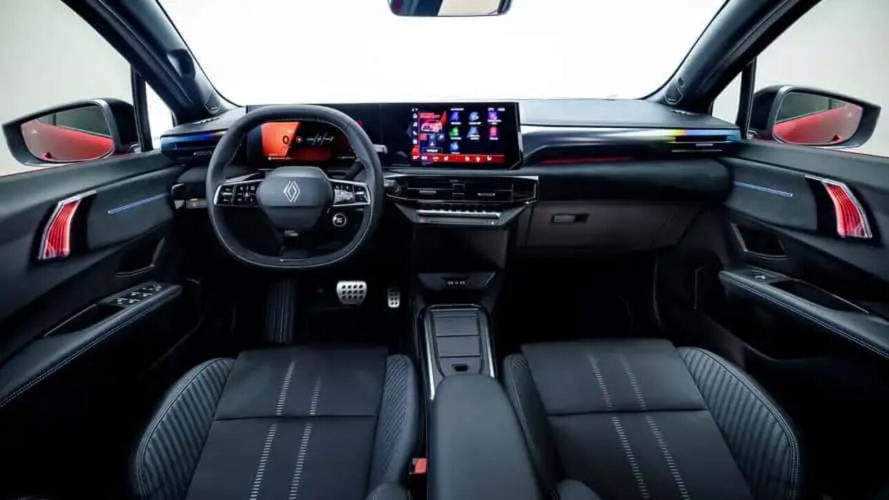 Renault Clio híbrido 2025 llega mayor, más potente y eficiente, con câmbio multimodo y 160 cv, destacando desempenho e baixo consumo.