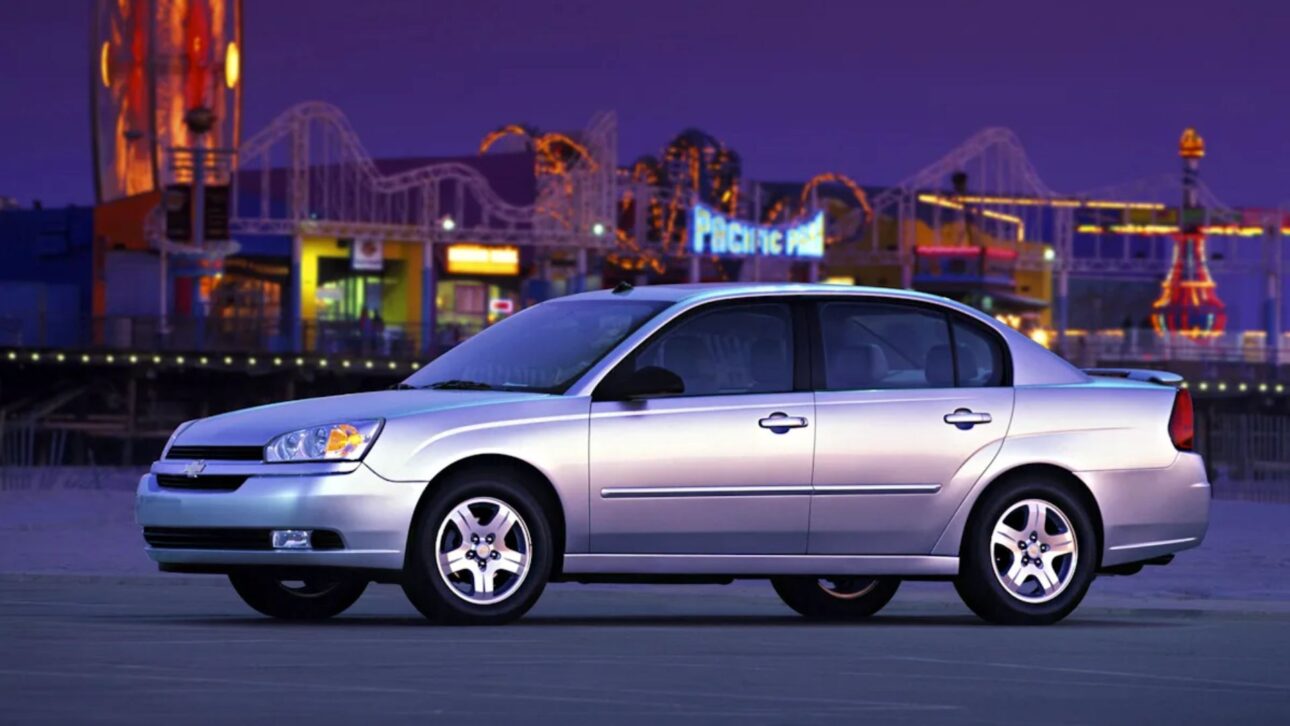 Cinco carros antes criticados pelo visual agora exibem design de luxo e reposicionam suas marcas com estilo refinado e identidade moderna.