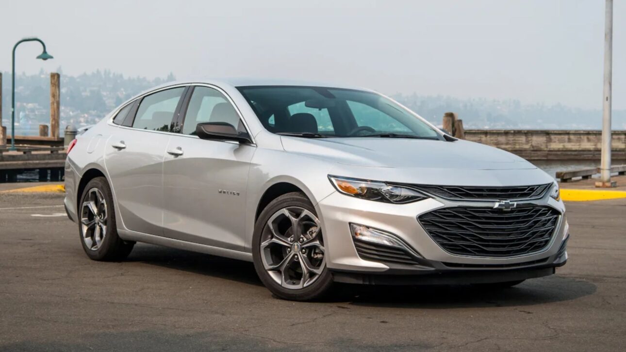 Cinco carros antes criticados pelo visual agora exibem design de luxo e reposicionam suas marcas com estilo refinado e identidade moderna.