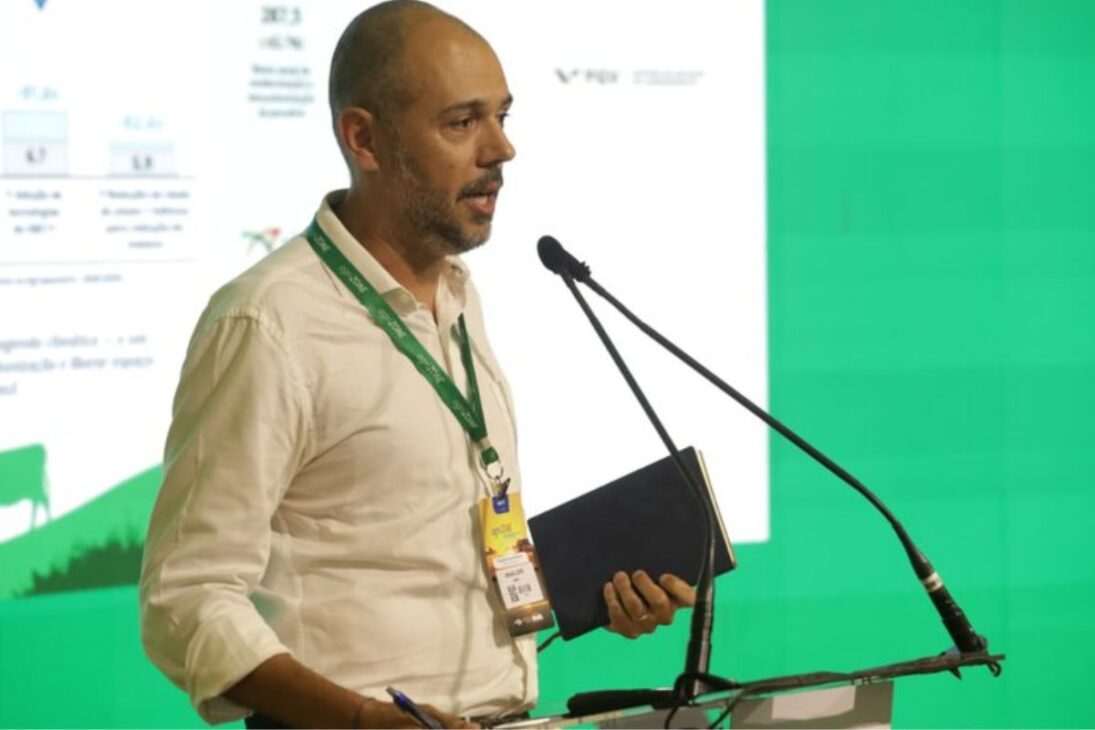 Durante el panel, el coordinador general de Producción Animal del Mapa, Bruno Leite, destacó que la ganadería sostenible brasileña vive una fase de consolidación tecnológica.
