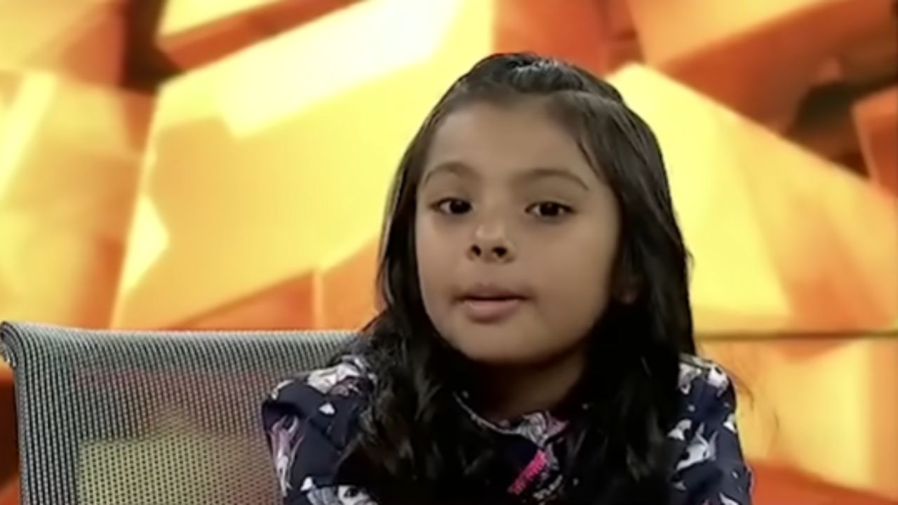 Niña superdotada con CI 162 enfrenta autismo infantil y bullying escolar, se convierte en universitaria y alimenta el sueño de ser astronauta.