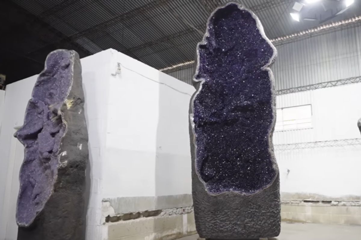 Na mina de Las Torres, em Artigas, no norte do Uruguai, mineradores extraem geodos gigantes de ametista que encantam o mundo pela beleza e valor.