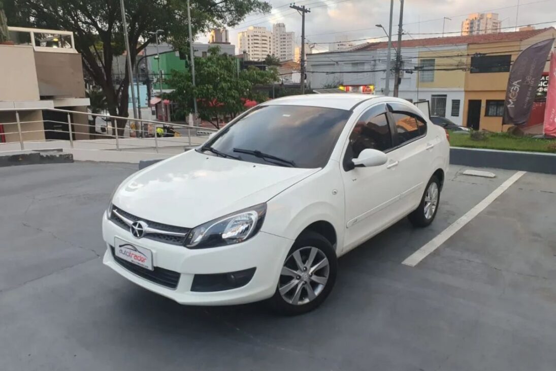 ¿El coche más injusticiado de Brasil? Jac J3 Turin muestra que 'da pau' en muchos sedán famoso