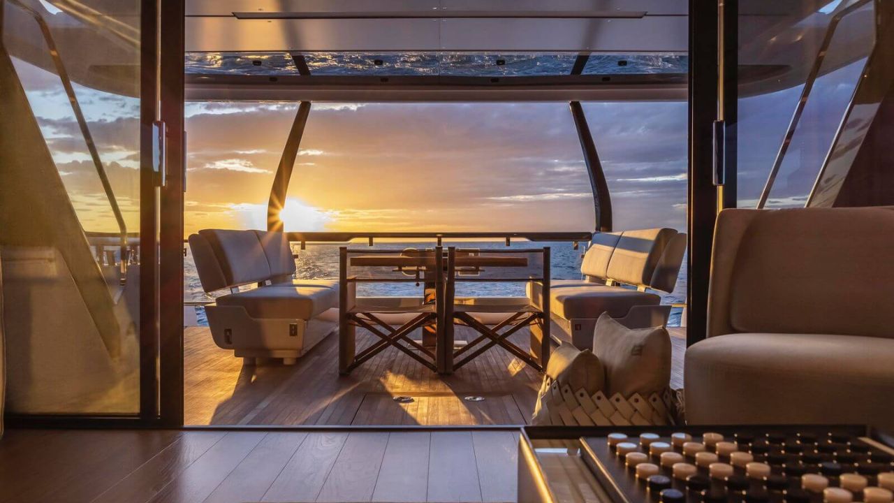 O megaiate mais caro produzido no Brasil vale R$ R$76.900.000,00 e tem 30,13 metros, 5 suítes, 400 m² de luxo e 28 nós de velocidade