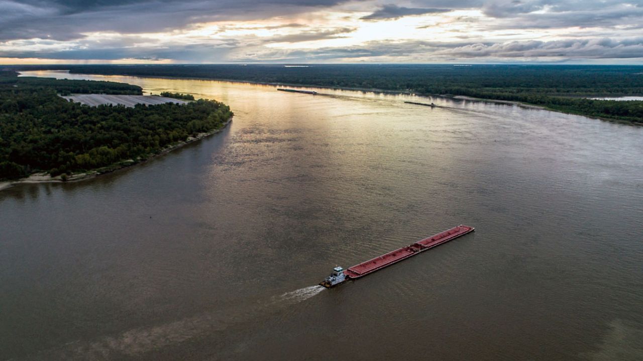 Descubre los ríos más mortales del planeta. De corrientes asesinas a animales salvajes, explora aguas peligrosas que asustan al mundo entero.