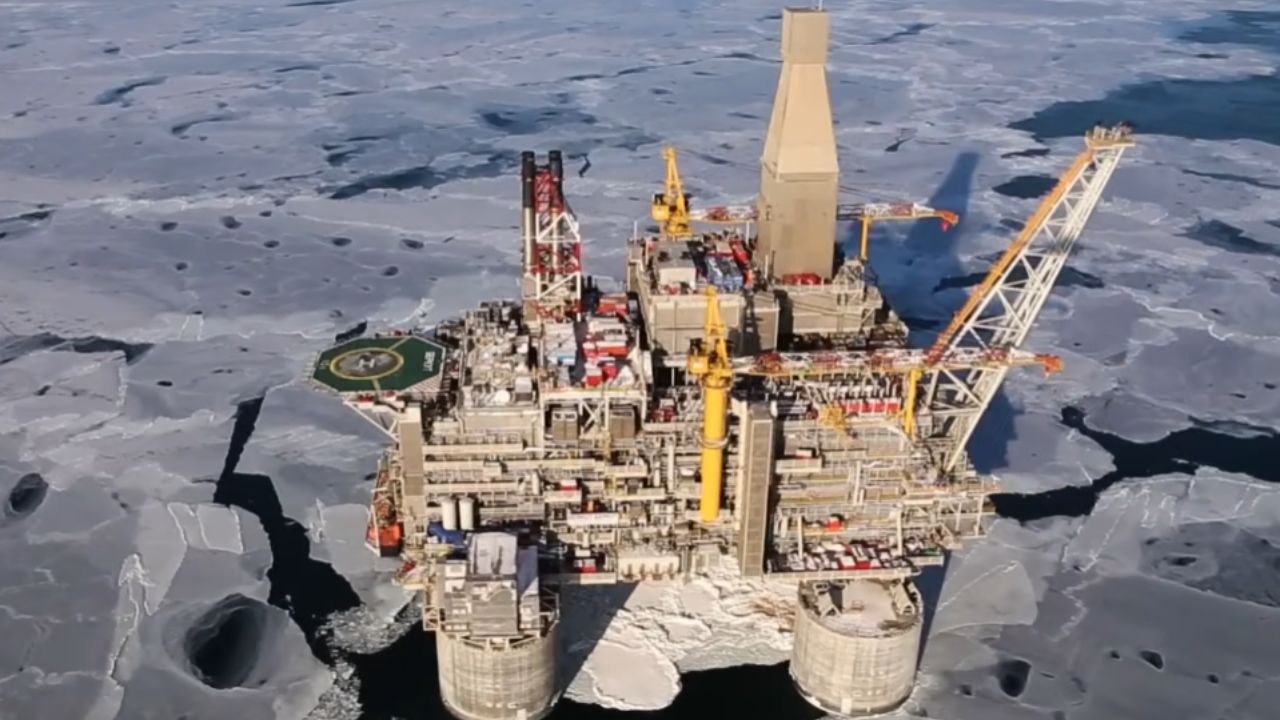 Plataforma Berkut a estrutura com o 'topside' mais pesado do mundo, custo de $12 bilhões de dólares e engenharia para condições subárticas extremas