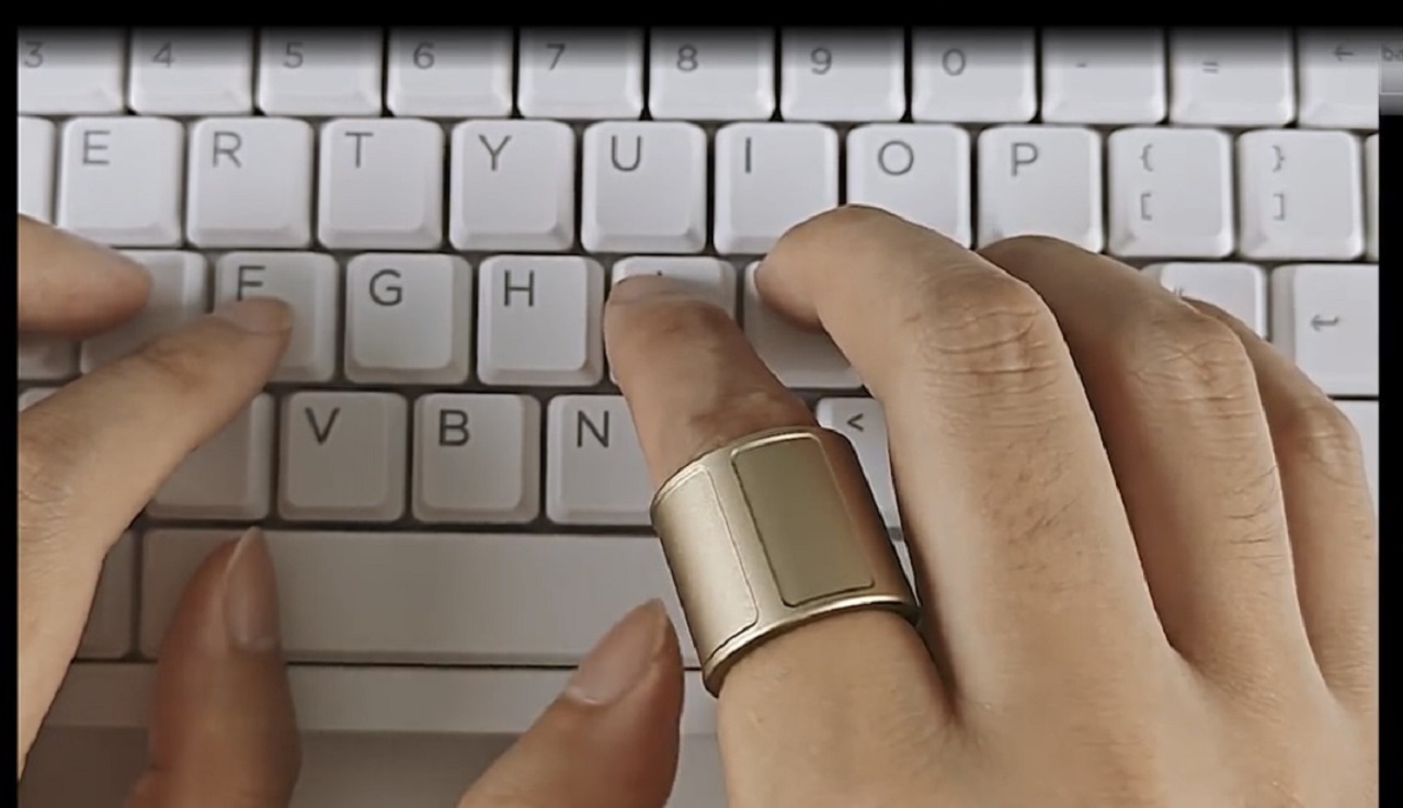Anel inteligente promete aposentar o mouse: tecnologia revolucionária capta movimentos no ar, viraliza e atinge meta de financiamento em apenas 9 minutos