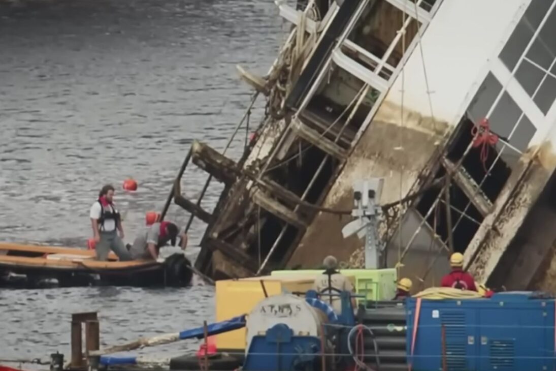 Cómo El Costa Concordia Fue Enderezado Con Gatos Hidráulicos Y Flotadores En Una Operación De Rescate Que Preservó El Santuario Marino, Combinando Ingeniería Pesada Y Control Ambiental.