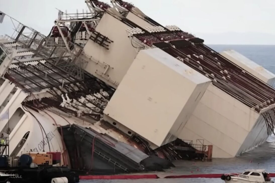 Cómo El Costa Concordia Fue Enderezado Con Gatos Hidráulicos Y Flotadores En Una Operación De Rescate Que Preservó El Santuario Marino, Combinando Ingeniería Pesada Y Control Ambiental.