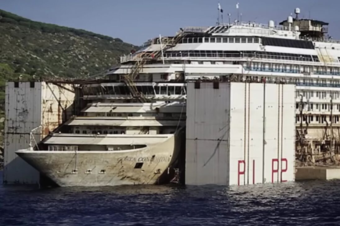 Cómo El Costa Concordia Fue Enderezado Con Gatos Hidráulicos Y Flotadores En Una Operación De Rescate Que Preservó El Santuario Marino, Combinando Ingeniería Pesada Y Control Ambiental.