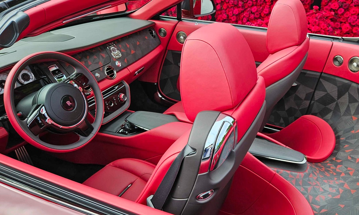 Os carros mais caros de 2025 revelam luxo extremo, motores potentes e engenharia artesanal que elevam exclusividade