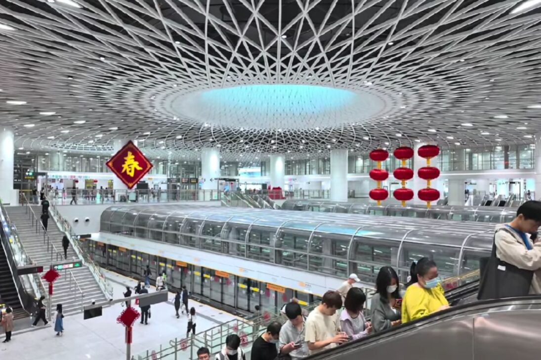 Shenzhen ya vive en 2050: metro automático, arquitectura futurista y billete digital hacen que la ciudad parezca una mezcla de aeropuerto con película de ciencia ficción