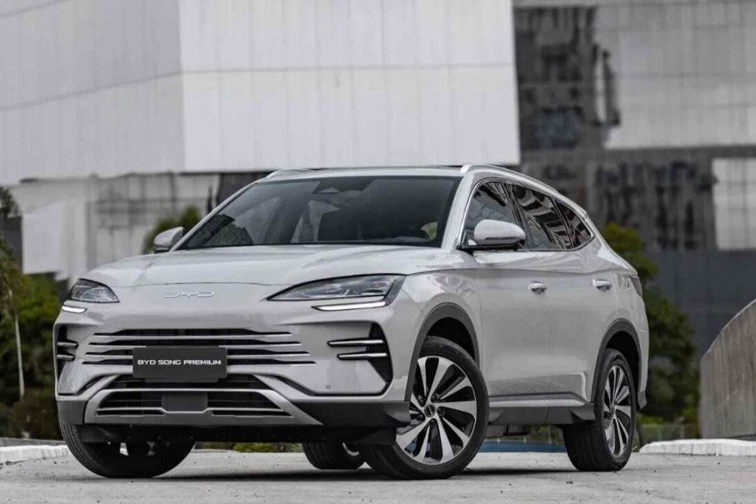 BYD Song Plus 2026 Entrega Consumo de Auto 1.0, Autonomía Cerca de 1000 km y Porte de SUV, Intentando Justificar el Precio Más Alto Frente a Rivales Híbridos Directos.