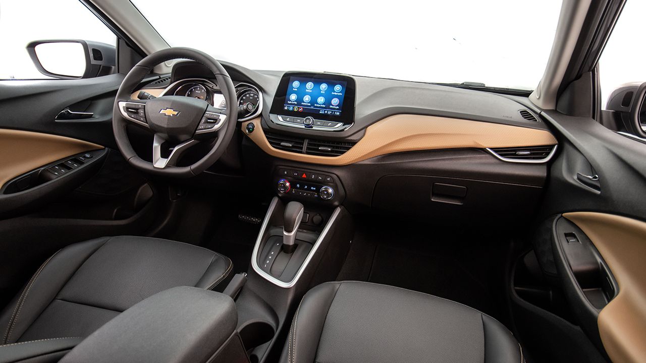 Se você está em busca de carros usados que estacionam sozinhos, aqui estão 5 modelos encontrados no Brasil a partir de R$ 60 mil com tecnologias de assistência ao estacionamento.