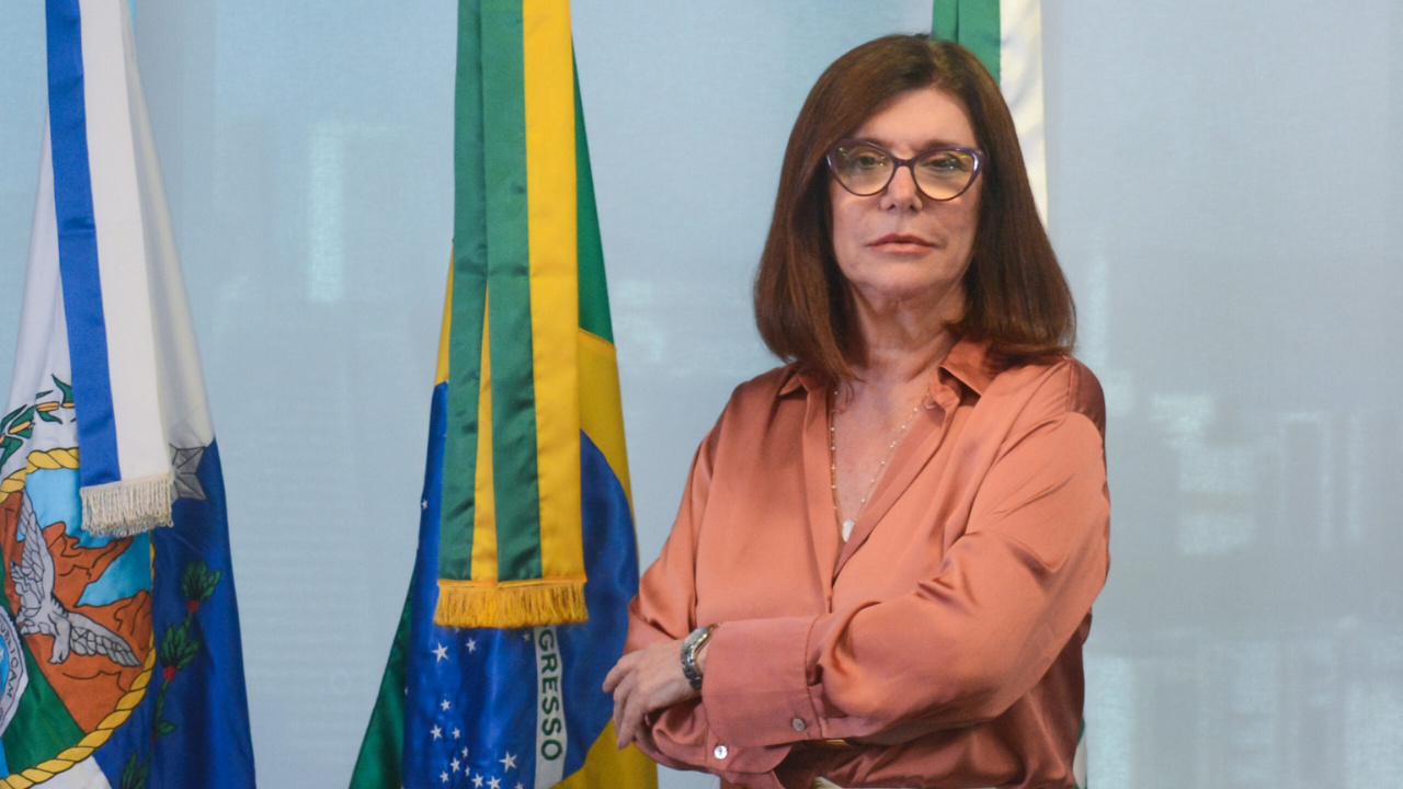 A CEO da Petrobras, Magda Chambriard, afirmou que a produção de petróleo continuará em expansão, mesmo com a pressão dos preços internacionais. Executiva destaca eficiência, cortes de custos e avanços em sustentabilidade.