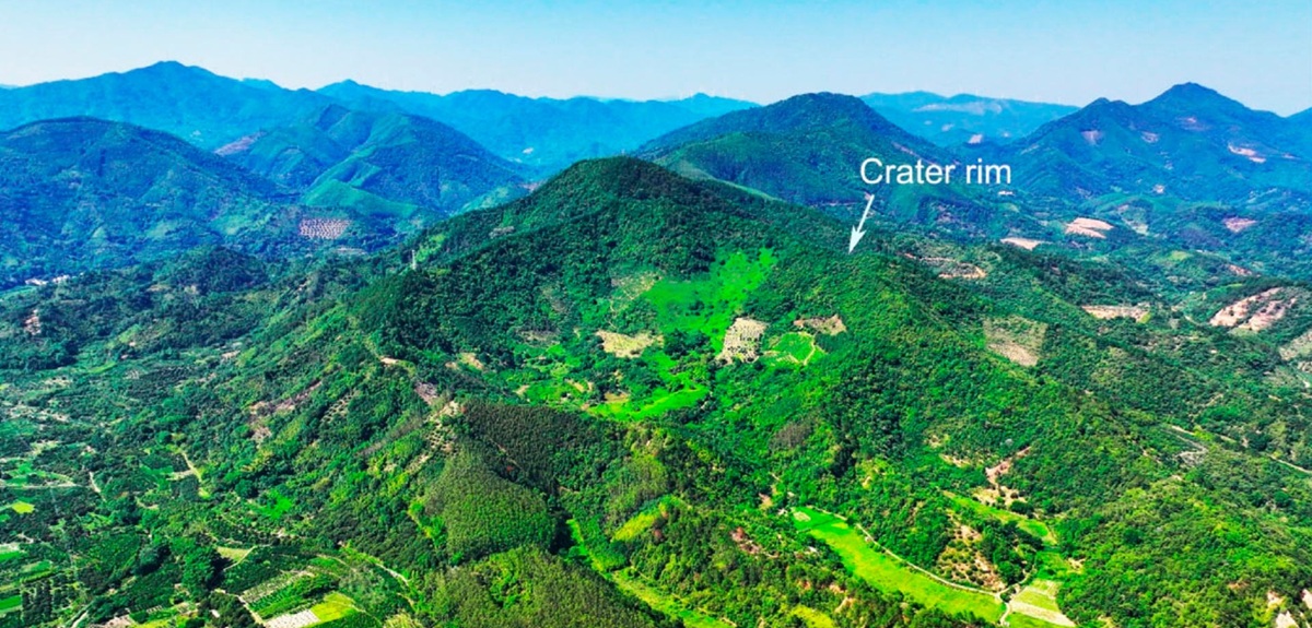 Cratera Jinlin surge preservada no sul da China, tem 900 metros e redefine o registro de impactos recentes de meteoritos durante o Holoceno