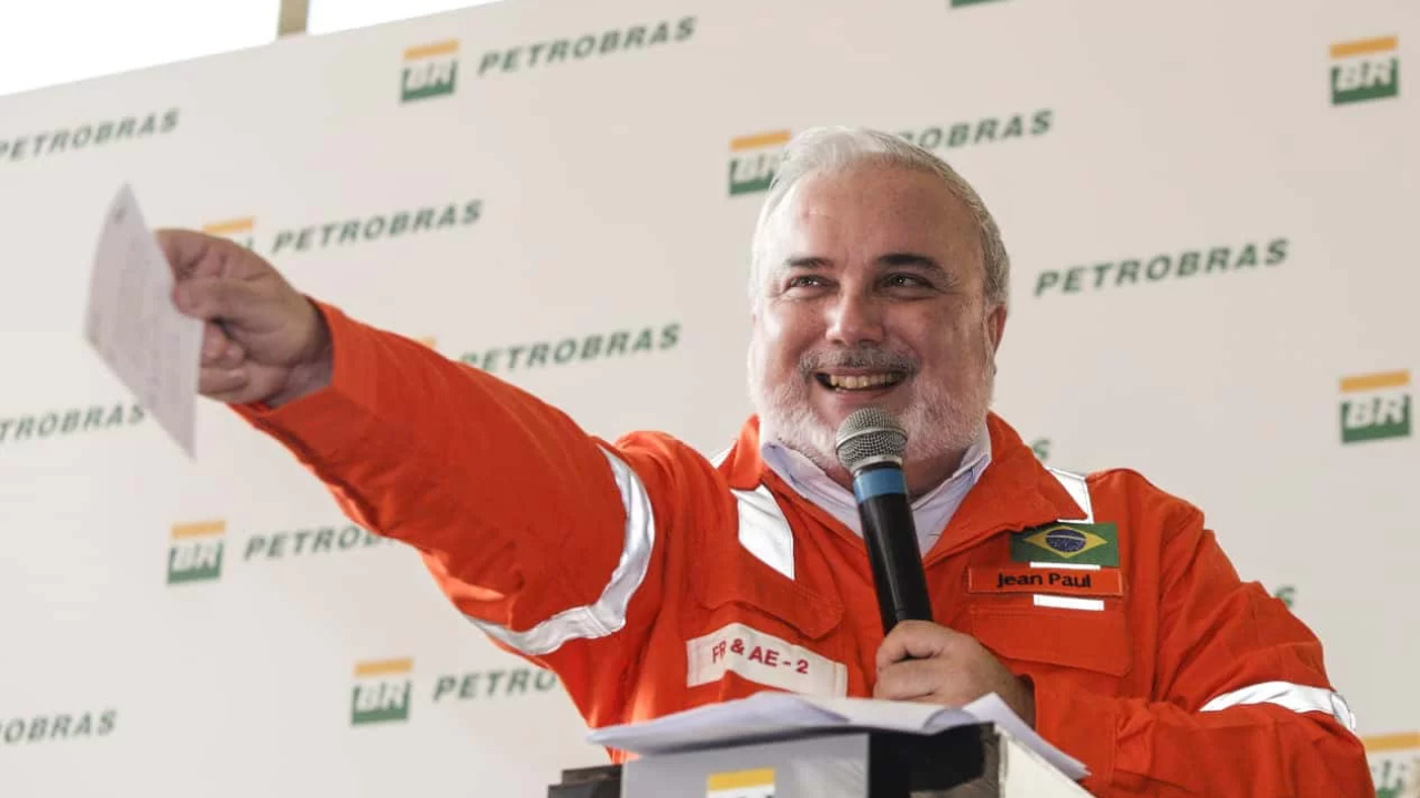 Em meio a debates sobre energias renováveis, Jean Paul Prates critica o enfraquecimento da pauta e alerta para lobby que afasta investimentos em eólica, solar e hidrogênio verde no Nordeste.