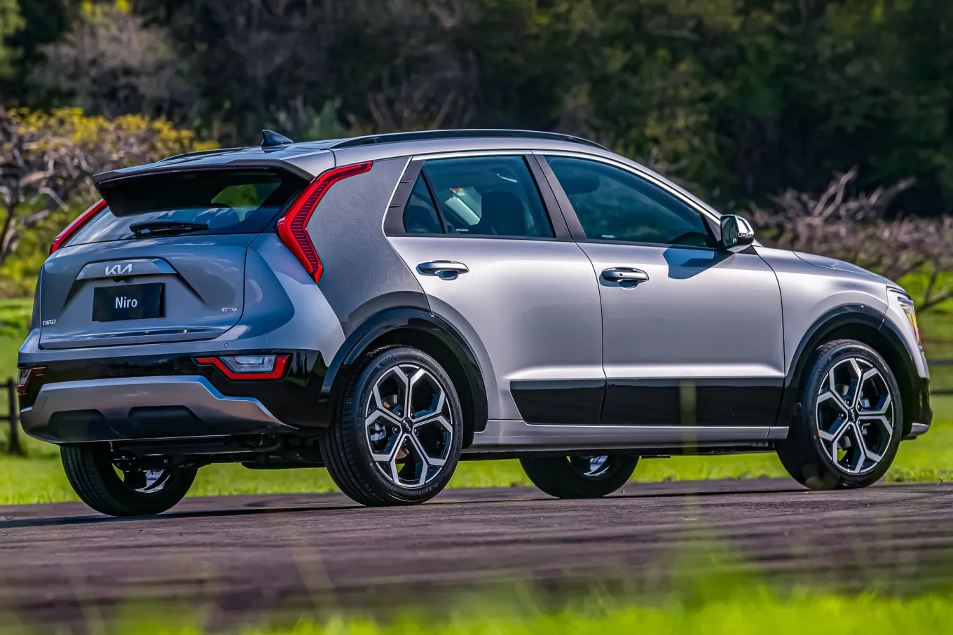 Com consumo recorde de 24,6 km/l e autonomia superior a 1.000 km, o carro mais econômico do Brasil em 2026 surpreende com tecnologia híbrida e desempenho de SUV de luxo