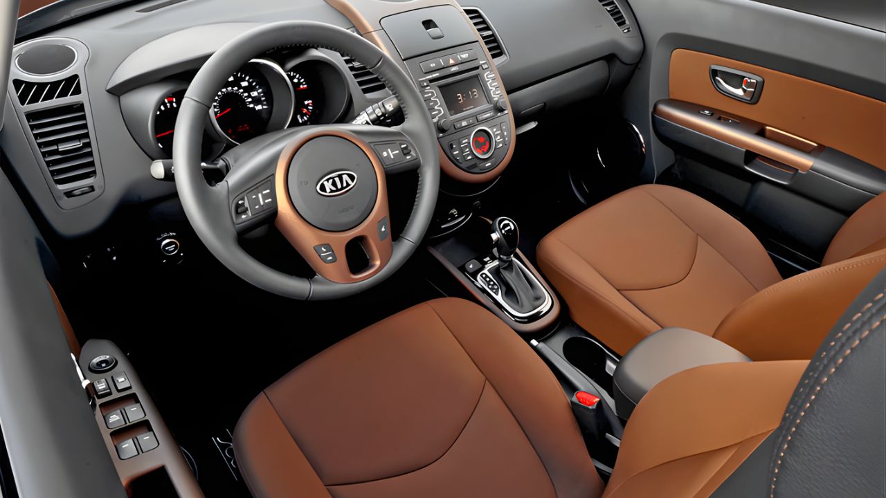O Kia Soul oferece motor 1.6 com até 128 cv, design marcante e bom desempenho no dia a dia. Confira ficha técnica, consumo e principais destaques do modelo.