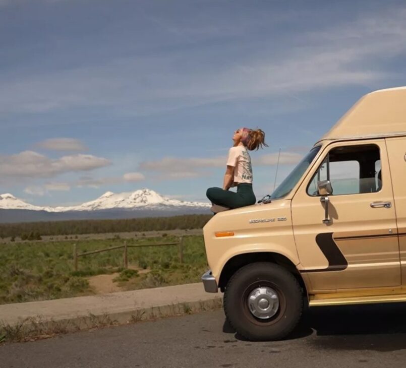 Van, Ex-profesora, Aventuras