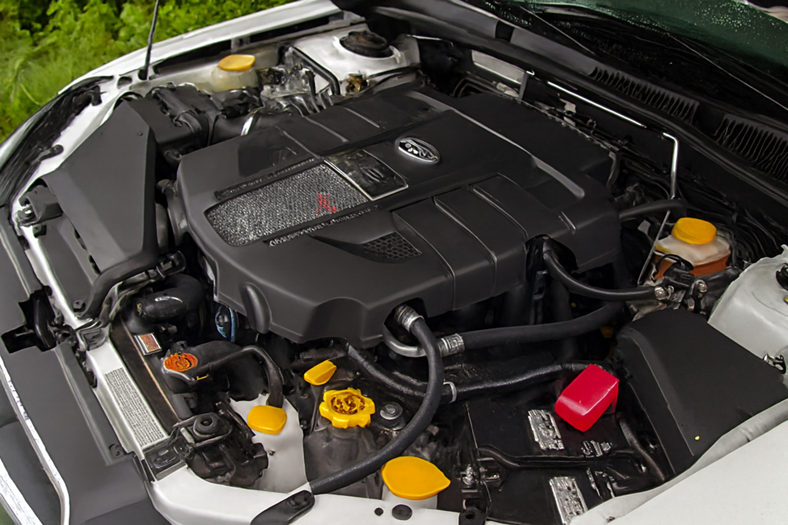 Com motor boxer 3.0 de 245 cv, tração integral permanente e comportamento de carro esportivo, esta perua japonesa esquecida entrega luxo, estabilidade e desempenho de SUV premium; conheça o Subaru Legacy 3.0R 2006