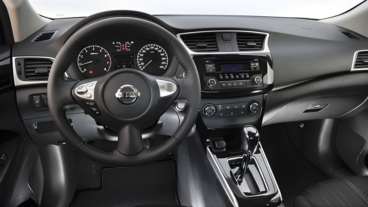 Nissan Sentra 2022 usado custa cerca de R$ 70 mil: veja desempenho, conforto, espaço e o que observar antes de comprar este sedã médio popular.