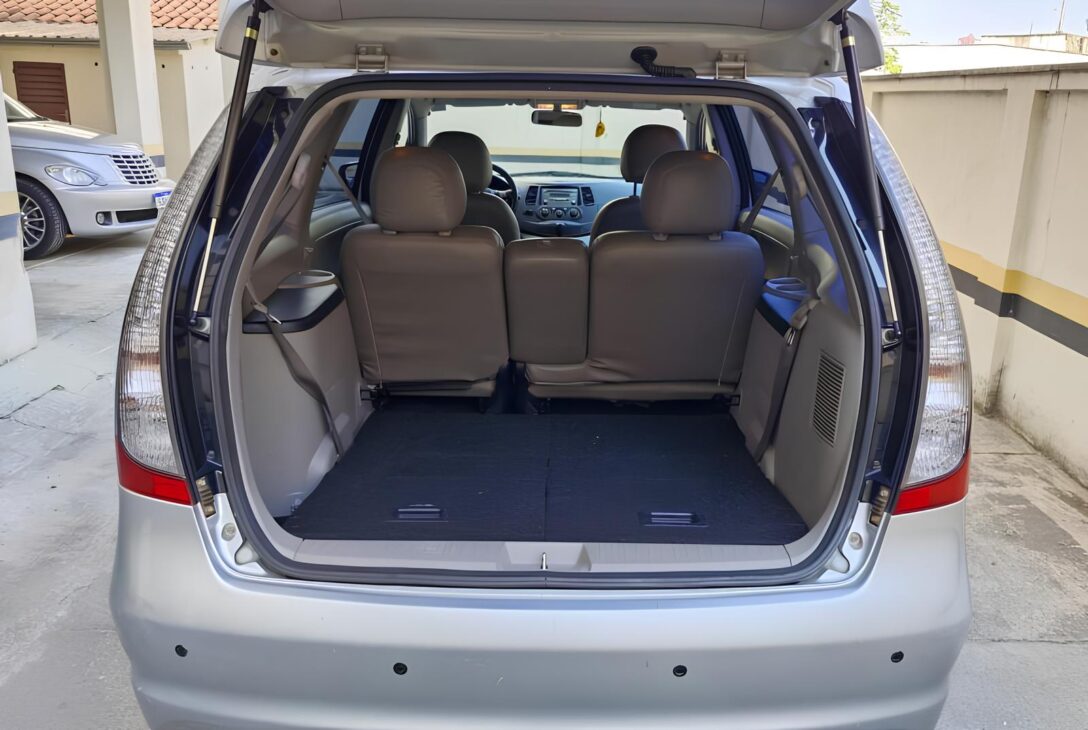 Con motor 2.4 de 163 cv, maletero para más de 1.540 litros, transmisión automática y 7 lugares reales, esta minivan japonesa de lujo quedó olvidada en los clasificados, pero ofrece confort y espacio de SUV por cerca de R$ 35 mil; conoce el Mitsubishi Grandis 2.4 2008 usado