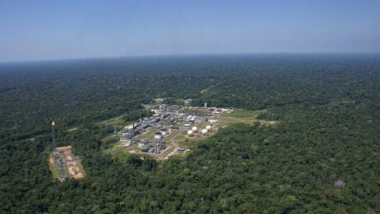 A maior reserva de petróleo e gás do Amazonas completa 39 anos de produção e segue abastecendo cidades do Norte e Nordeste, ampliando o uso de gás natural e reduzindo impactos ambientais.