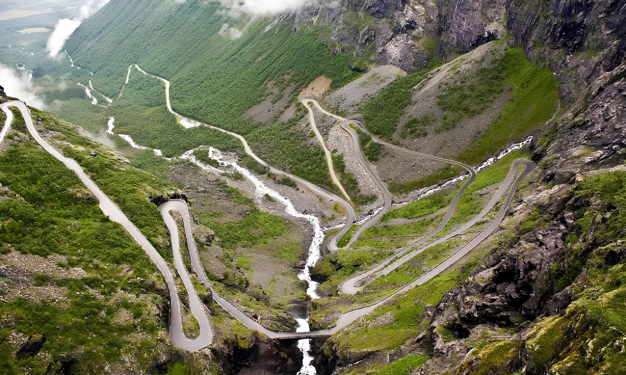 Con inclinación del 10%, 11 curvas cerradas y un tramo de 4,7 km derrapando montaña abajo, la carretera construida sobre un acantilado en Noruega se ha convertido en uno de los descensos más impresionantes y desafiantes del mundo