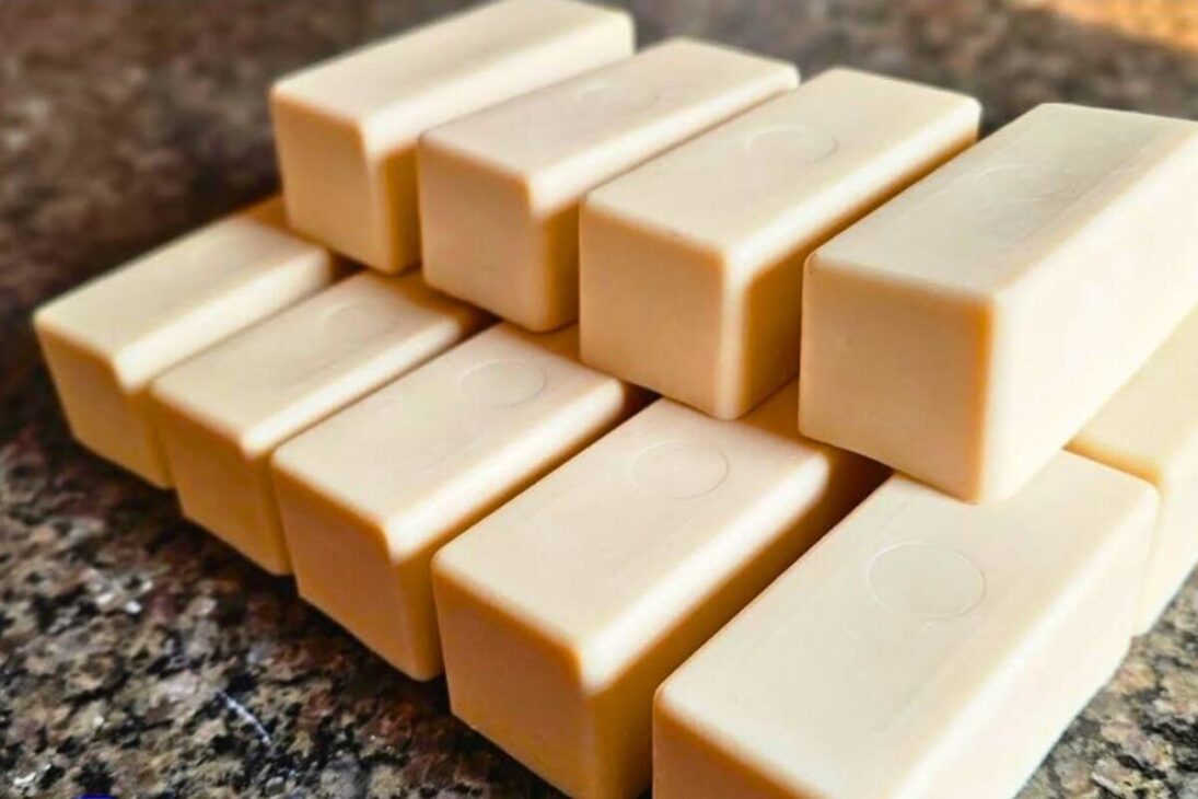 Aprenda a transformar aceite de cocina usado en jabón poderoso, reaproveitando aceite de cocina y aceite usado de forma económica y segura, reduciendo impacto ambiental en cada receta