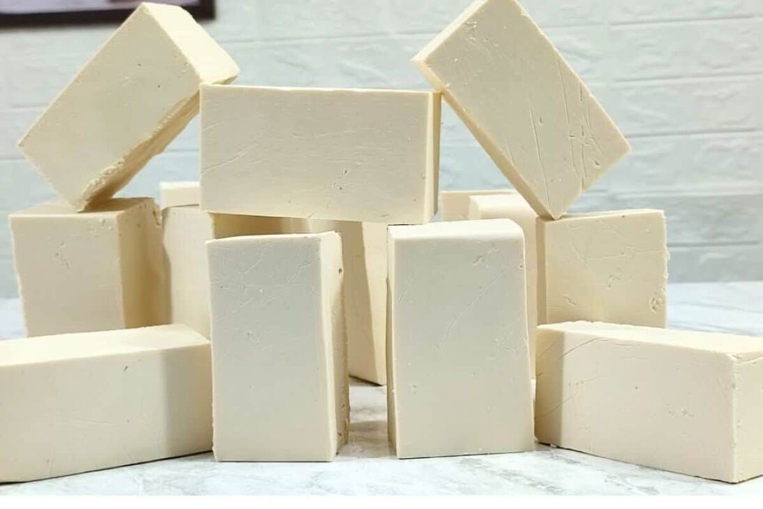 Aprenda a transformar aceite de cocina usado en jabón poderoso, reaproveitando aceite de cocina y aceite usado de forma económica y segura, reduciendo impacto ambiental en cada receta