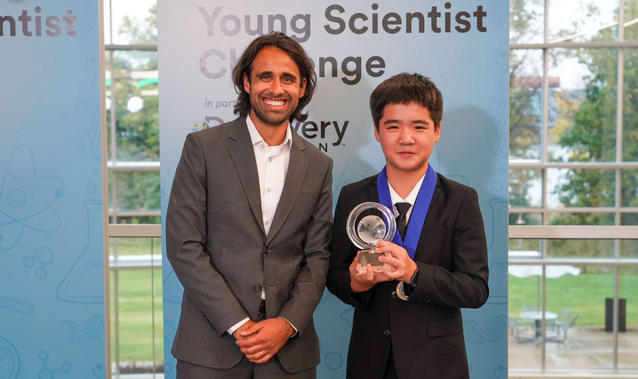 dolescente de 13 anos cria sistema com IA capaz de detectar acidentes em idosos, vence o prêmio America’s Top Young Scientist e transforma um drama familiar em uma das tecnologias de monitoramento mais promissoras do mundo