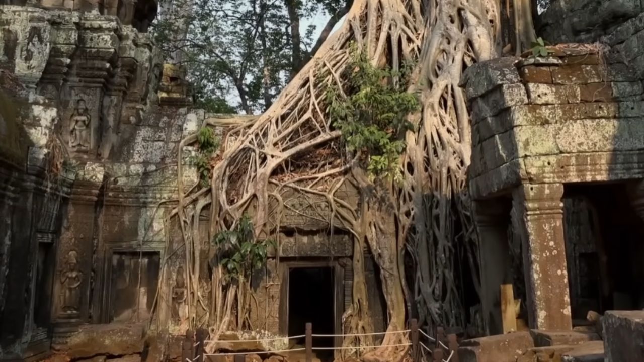 Descubre 20 lugares surreales de la Tierra, con cavernas azules, desiertos que se convierten en espejo y montañas peligrosas que parecen de otro planeta.