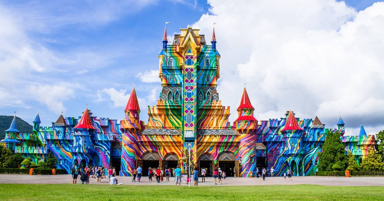 Beto Carrero World investe R$ 50 milhões em área da Galinha Pintadinha, com estreia em 2026 e foco no público infantil e familiar