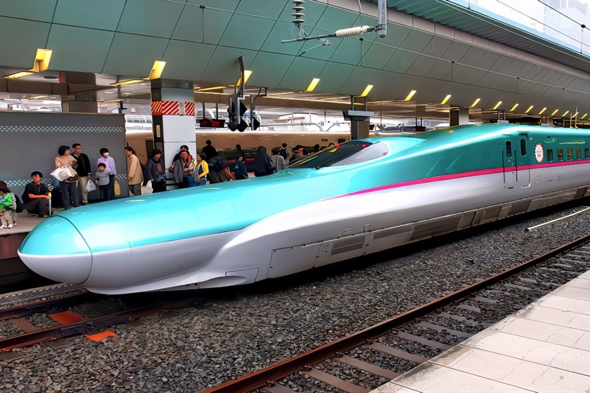 Viaje no trem-bala mais rápido do Japão, em Gran Class no Shinkansen Hayabusa, de Tóquio até Hokkaido e Niseko em 8 horas de luxo e neve.