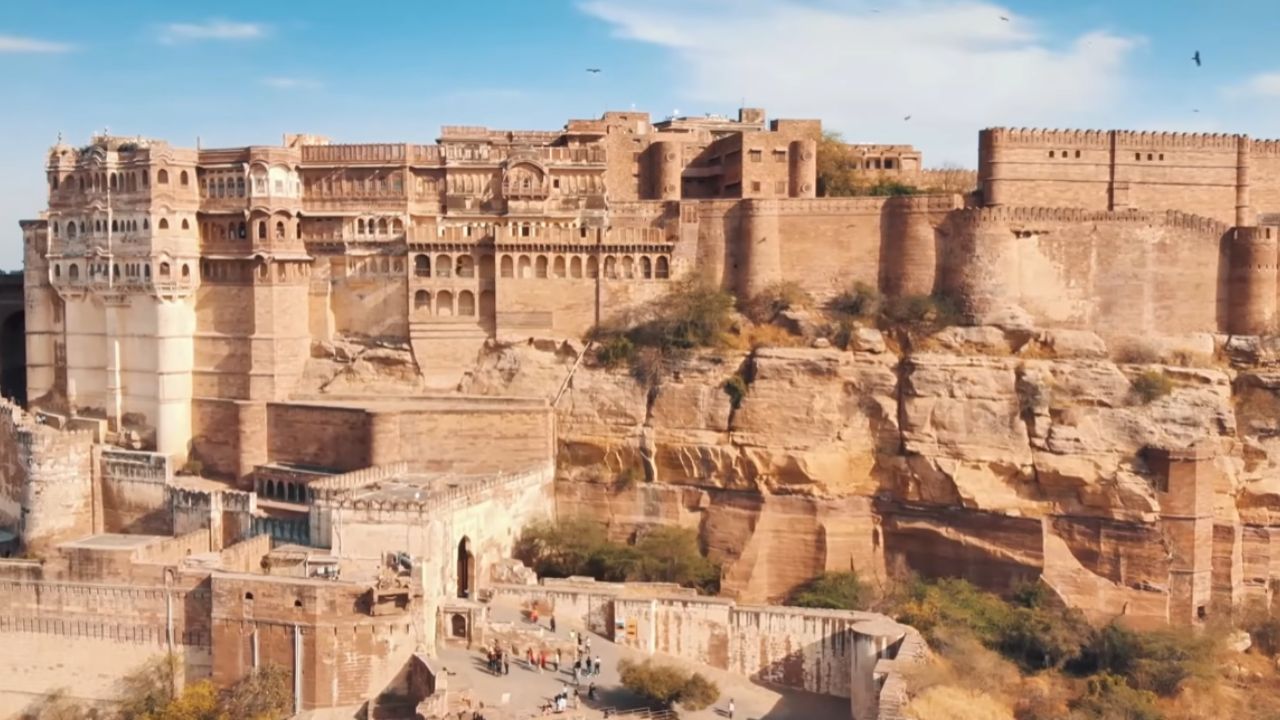 A incrível fortaleza de Mehrangarh o gigante de pedra do Rajastão construído a 100 metros de altura, com muralhas impenetráveis, palácios luxuosos (1)