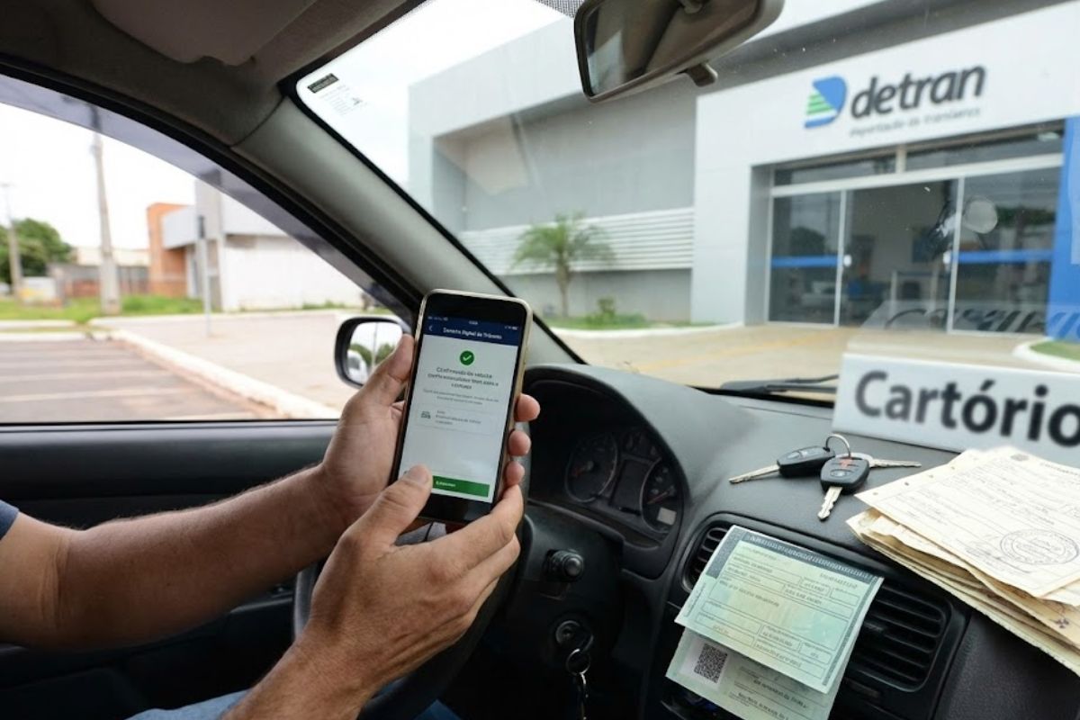 Transferência de veículos será feita no app Carteira Digital de Trânsito com vistoria pelo celular, sem cartório e mais segurança contra golpe.