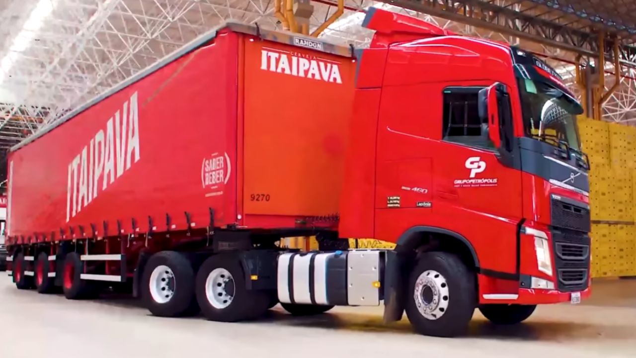 Empresas dominan las carreteras con flota de camiones gigantes, lideran el transporte por carretera, moldean la logística nacional y disputan posiciones en el ranking nacional.