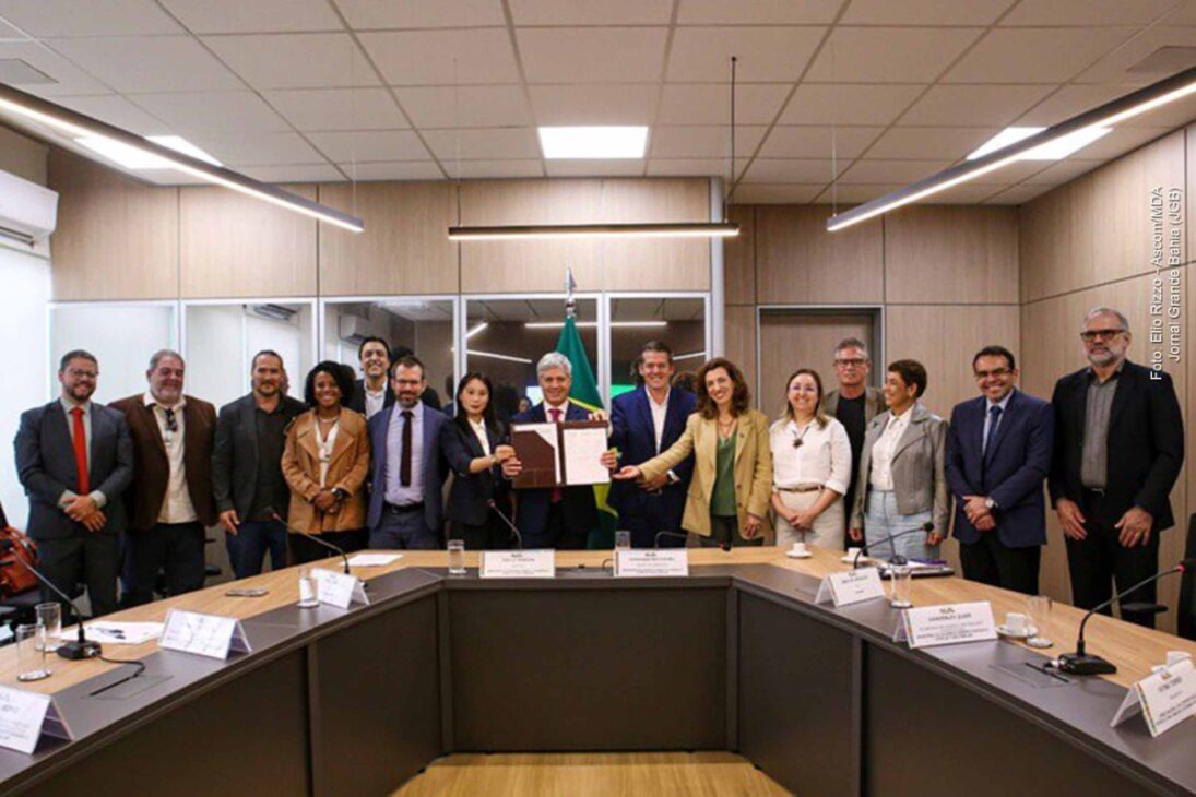 Brasil cierra asociación para producir tractores compactos en Camaçari, acelera la mecanización de la agricultura familiar en el Nordeste y ofrece crédito barato para difundir tecnología e ingresos en el campo.