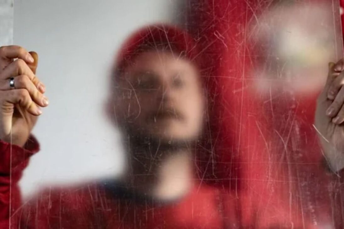 brasileños en Finlandia enfrentan soledad, inviernos oscuros y depresión y cuestionan el país más feliz del mundo entre añoranza, trabajo y pertenencia.