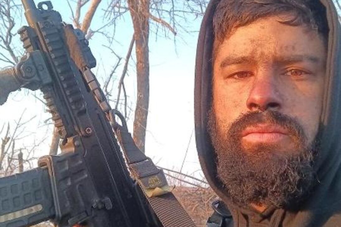 Brasileños Que Dejaron El País Para Luchar En La Guerra En Ucrania Enfrentan Ataques Con Drones, Trincheras Bajo Bombardeo Constante Y La Nostalgia De La Familia, En Una Rutina De Riesgo Extremo.