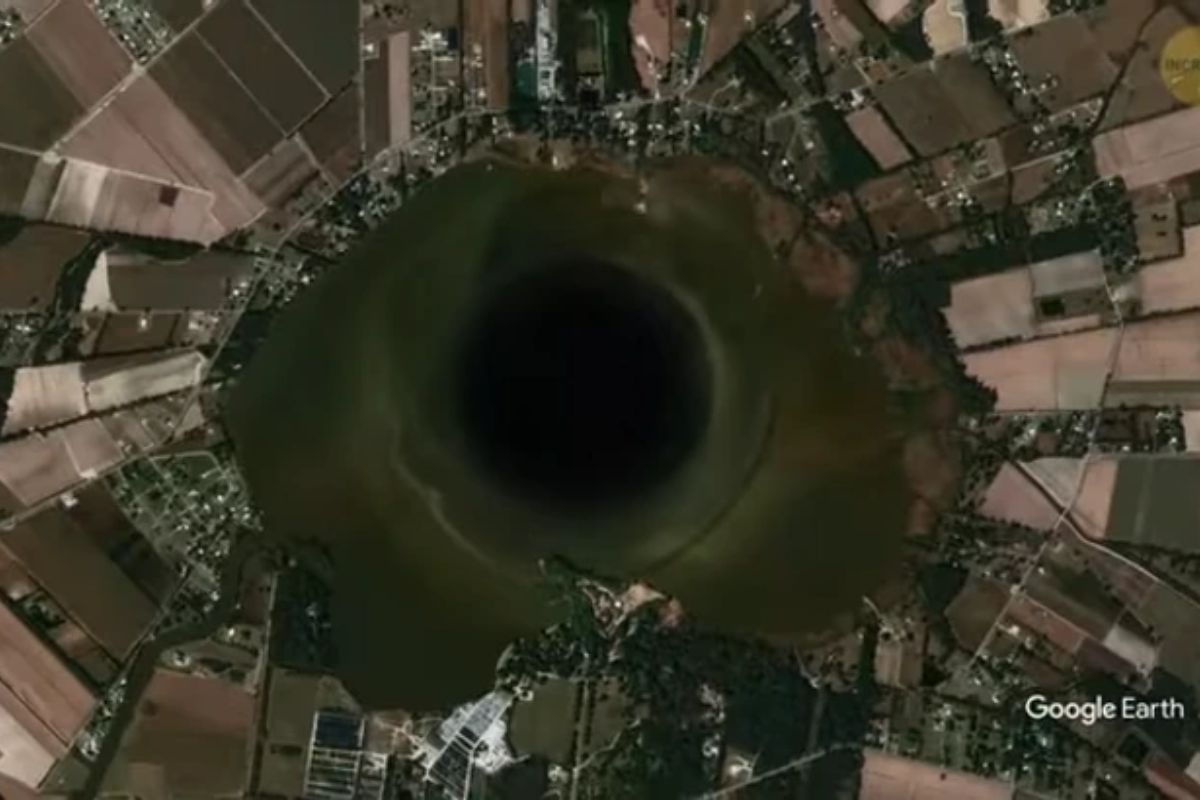Veja como um buraco gigante em lago no lago Pener na Luisiana, ligado à Texaco Oil e ao domo de sal, virou desastre ambiental histórico.